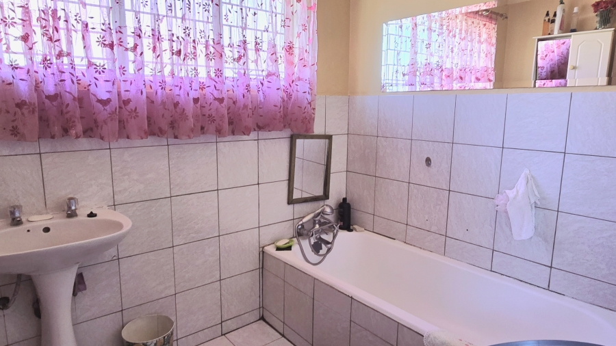 4 Bedroom Property for Sale in Oos Einde North West